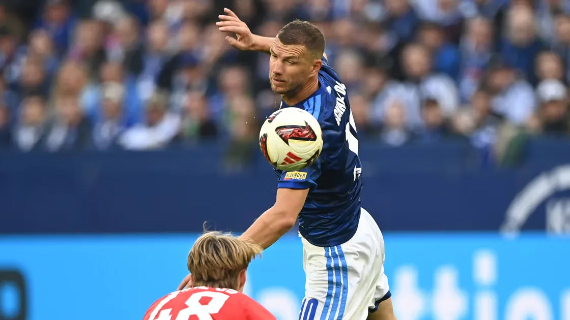 Džeko Alami Luka Robek di Kepala, Schalke Kehilangan Ujung Tombak