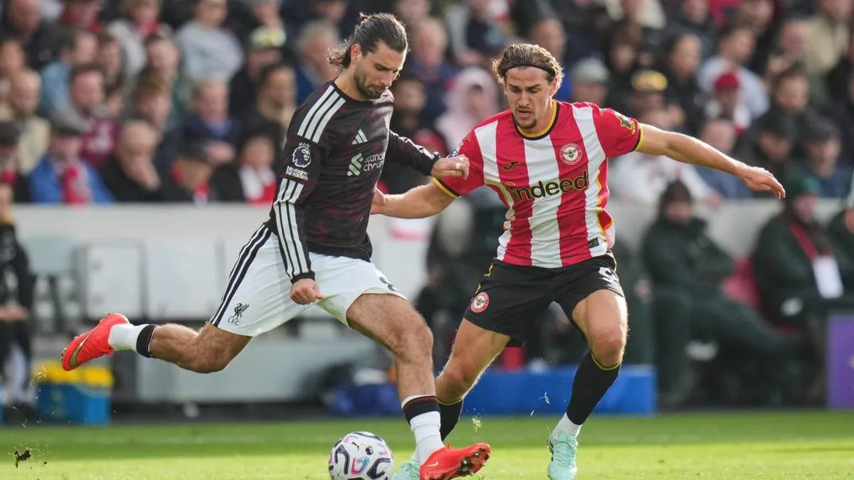 Liverpool Menang di Brentford, tapi Szoboszlai dan Frimpong Dibekap Cedera