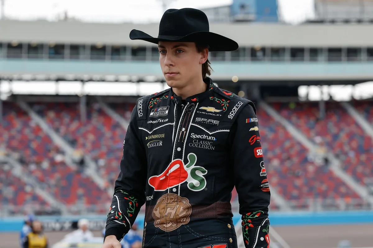Zane Smith Tabrak Carson Hocevar Usai Balapan NASCAR Phoenix, Rivalitas Memanas