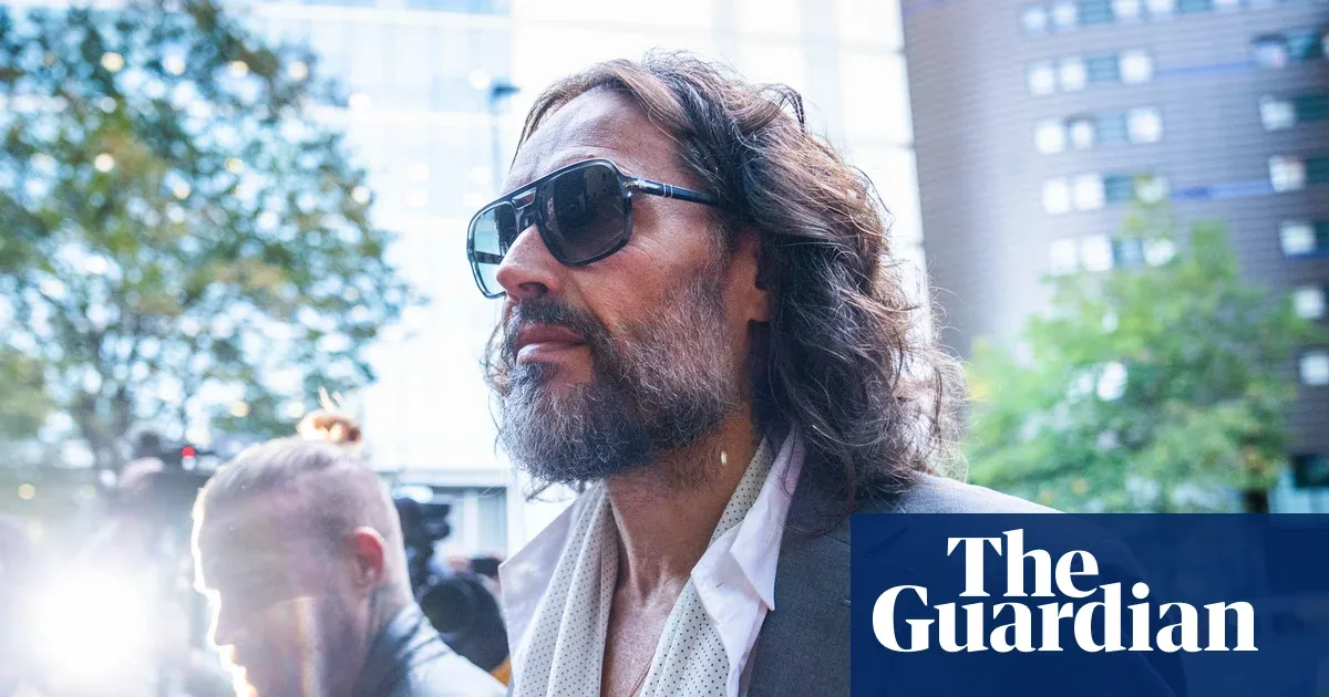 Kesaksian di Pengadilan: Russell Brand Dituduh Perkosa Wanita Meski Korban Menjerit Kesakitan