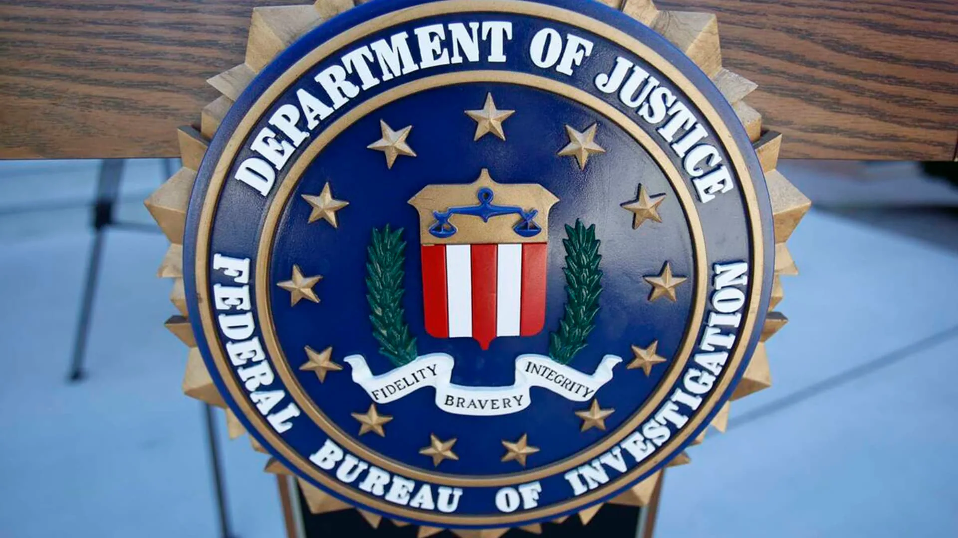 Dua Eks Pejabat FBI Ditahan Jelang Pemilu AS: Dakwaan Berbau Politis?