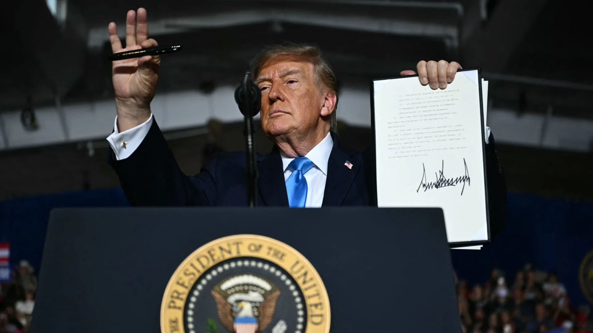 Trump Terbitkan Perintah Eksekutif Pangkas Biaya KPR, tapi Efeknya Masih Samar