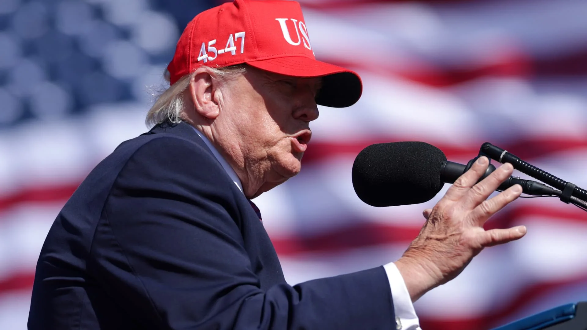 Trump Dorong Ekspansi AI, tetapi Pendukung Sendiri Menolak Data Center di Dekat Rumah