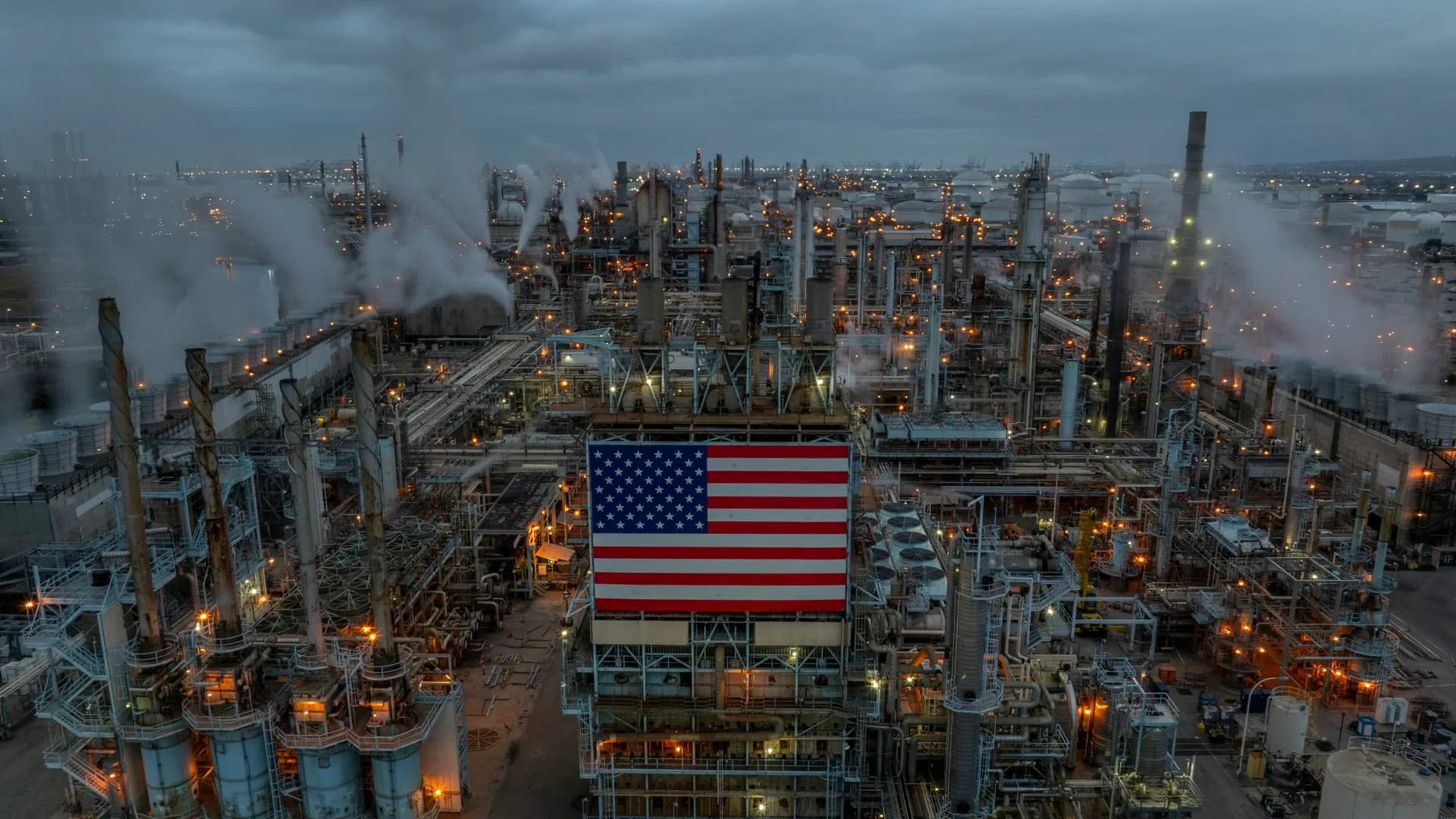 Trump Takes Aim at 'Big Oil' Over Refinery Profits as Five Energy Giants' Revenue Surges