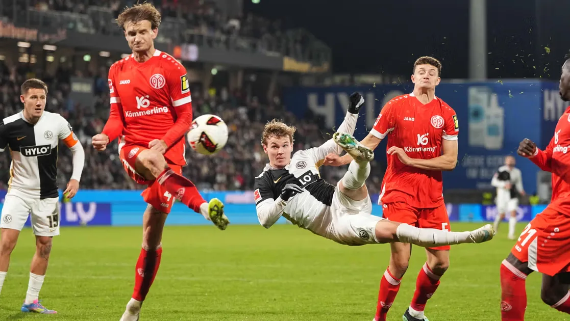 Elversberg Hancurkan Mainz 4-1, Cole Campbell Tutup Pesta dengan Tendangan Akrobatik