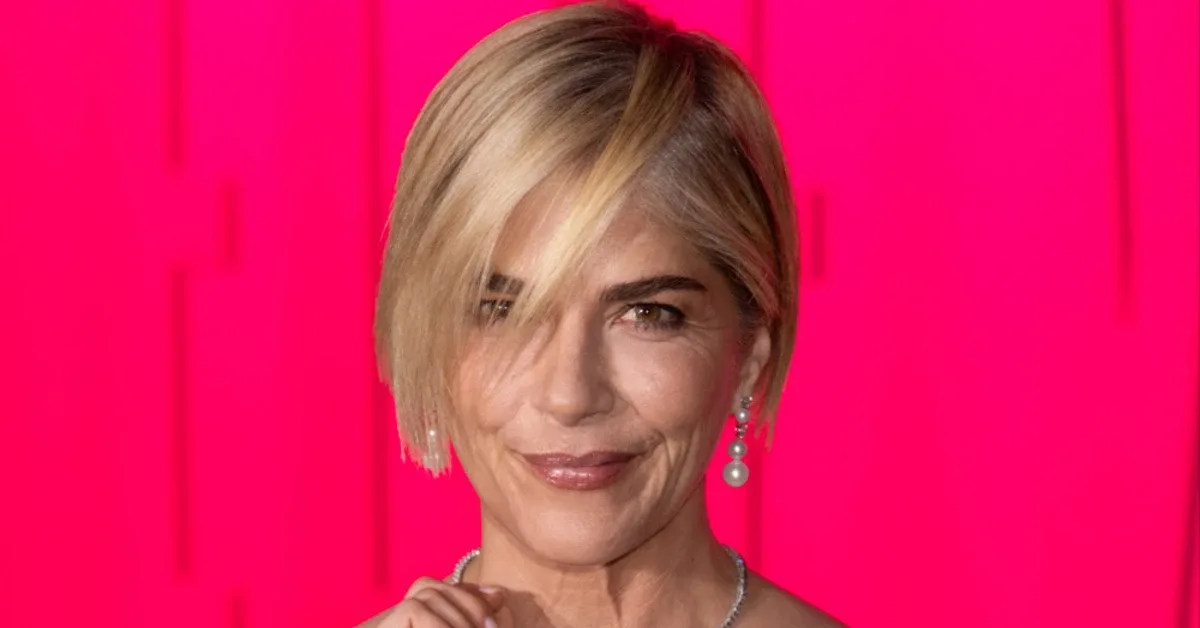 Selma Blair Apologizes After Plane Incident, Cites Medical Condition and Service Dog